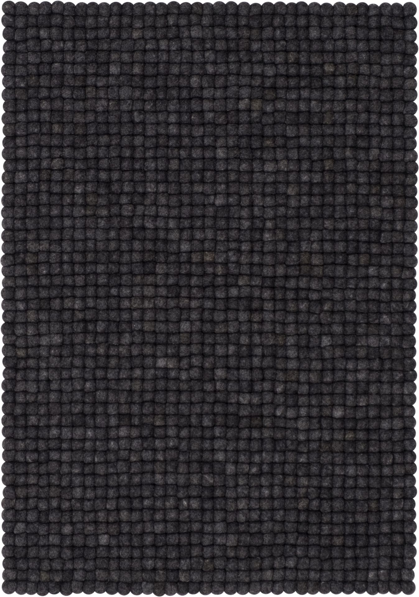 Detailansicht des grauen Filzkugel Teppichs 120x170 cm, Modell Hugo von Myfelt.