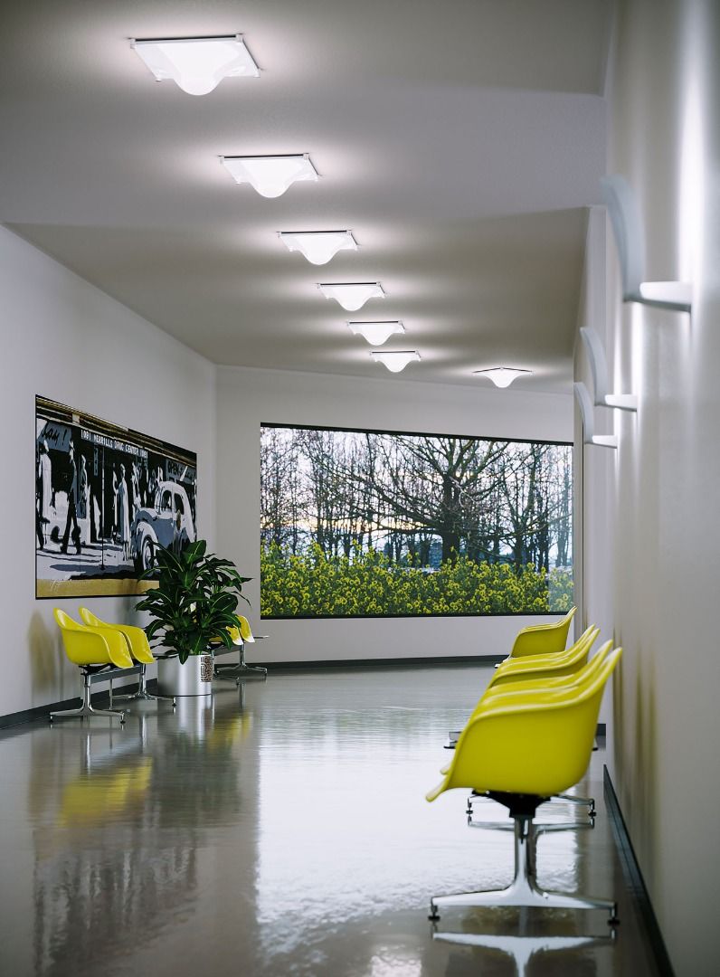 Reihe von Bolla Deckenleuchten von Martinelli Luce in einem modernen Wartebereich.