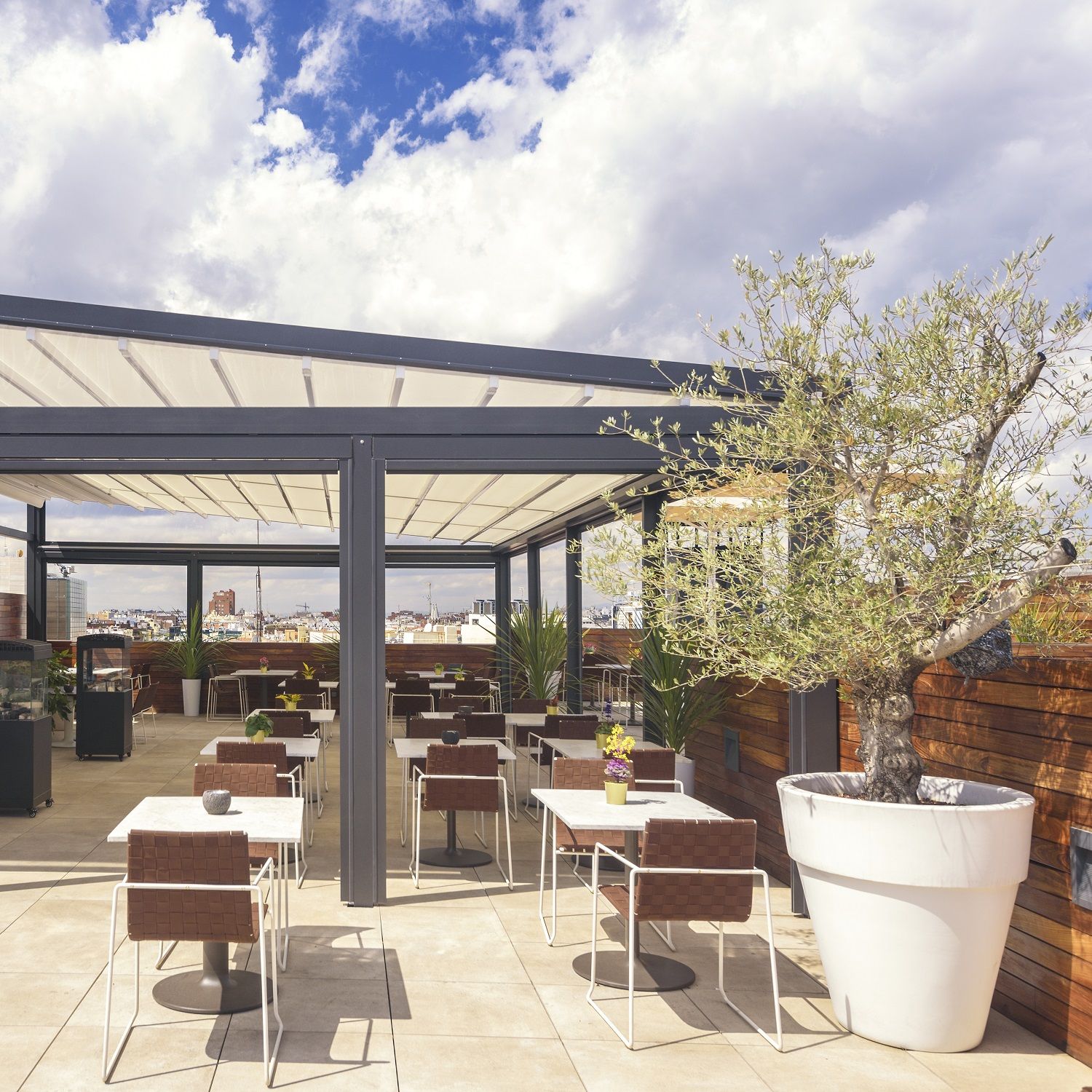 Trenza SO0700 Outdoor Armlehnenstuhl stapelbar Andreu World