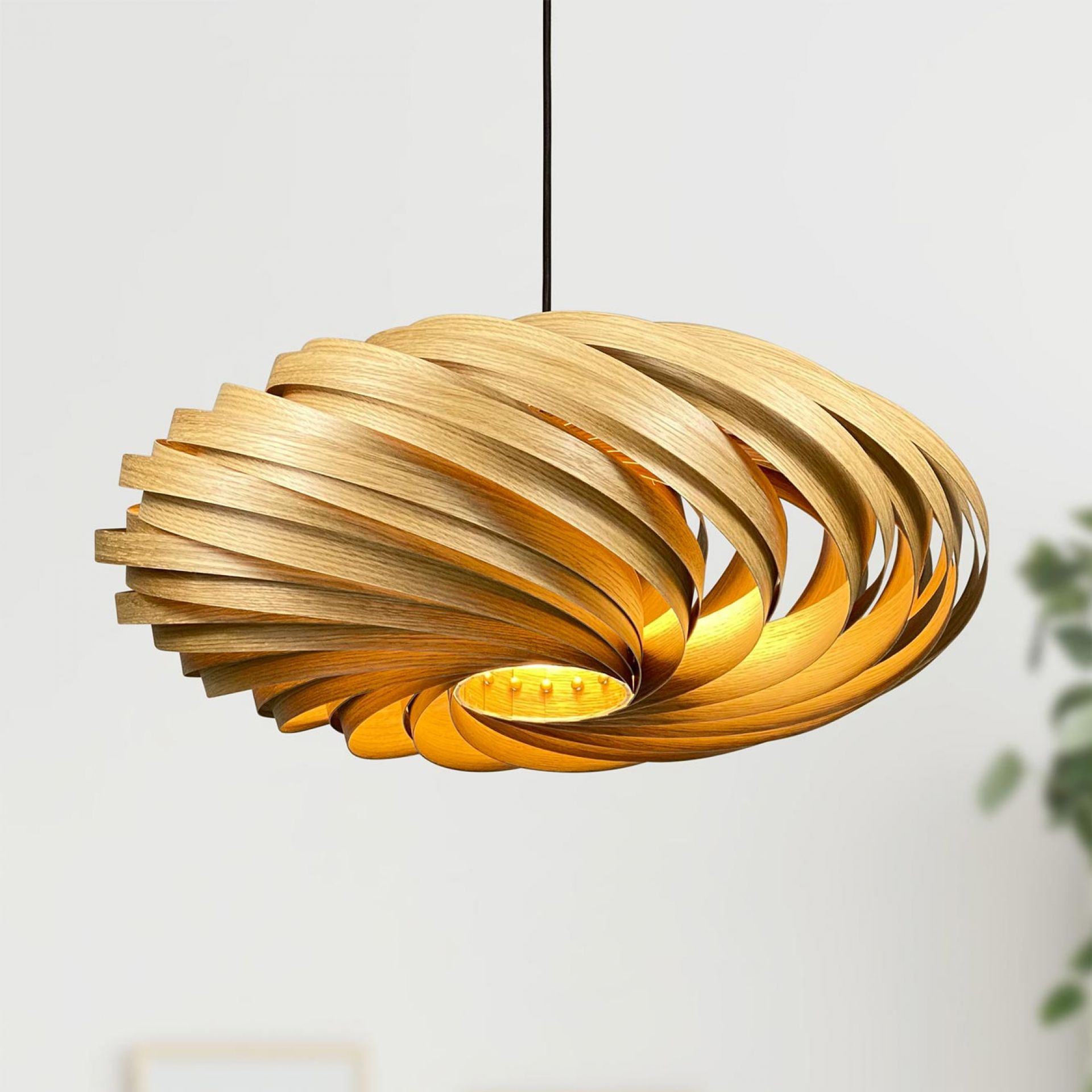 Veneria Hängeleuchte aus Eichenholz, spiralförmiges Design, moderne Pendelleuchte für Wohnzimmer und Esszimmer.