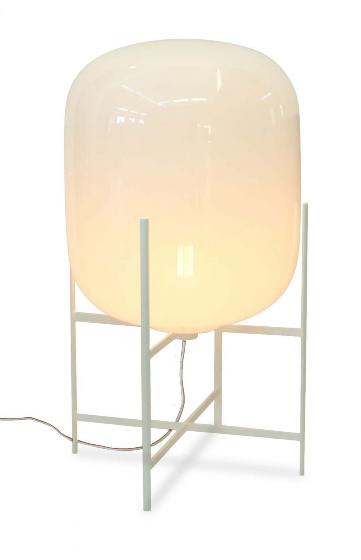 Weiße Oda Stehleuchte von Pulpo mit Glasdiffusor und filigranem, weißem Metallgestell.