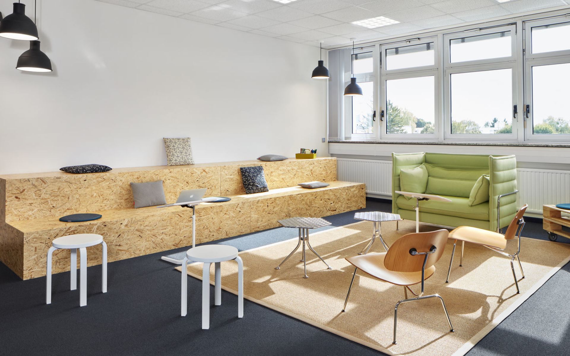 Plywood Group LCM Stuhl Vitra