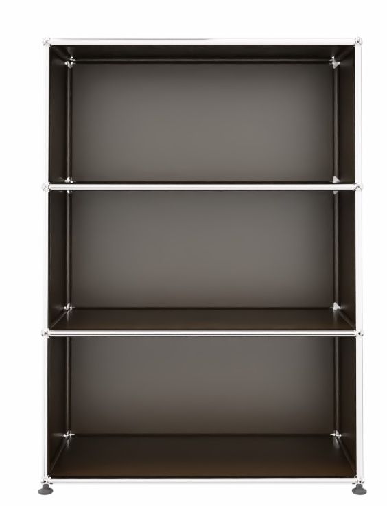 USM Haller Highboard in Braun mit drei offenen Fächern und verchromtem Gestell, modernes Regalsystem.