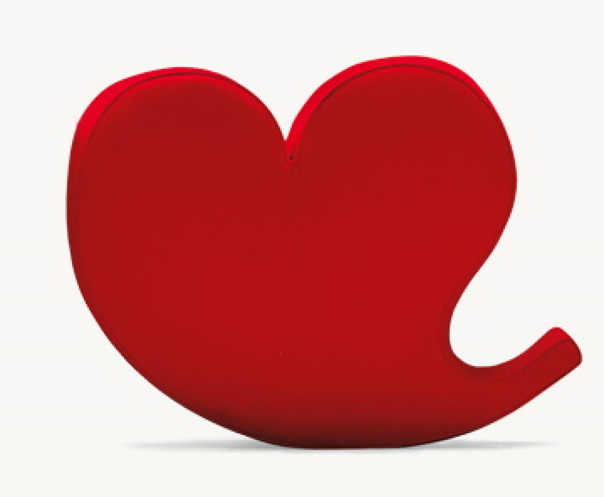 Rotes, herzförmiges Kissen von Moroso aus der Spring Collection. Dekokissen für Sofa oder Bett.