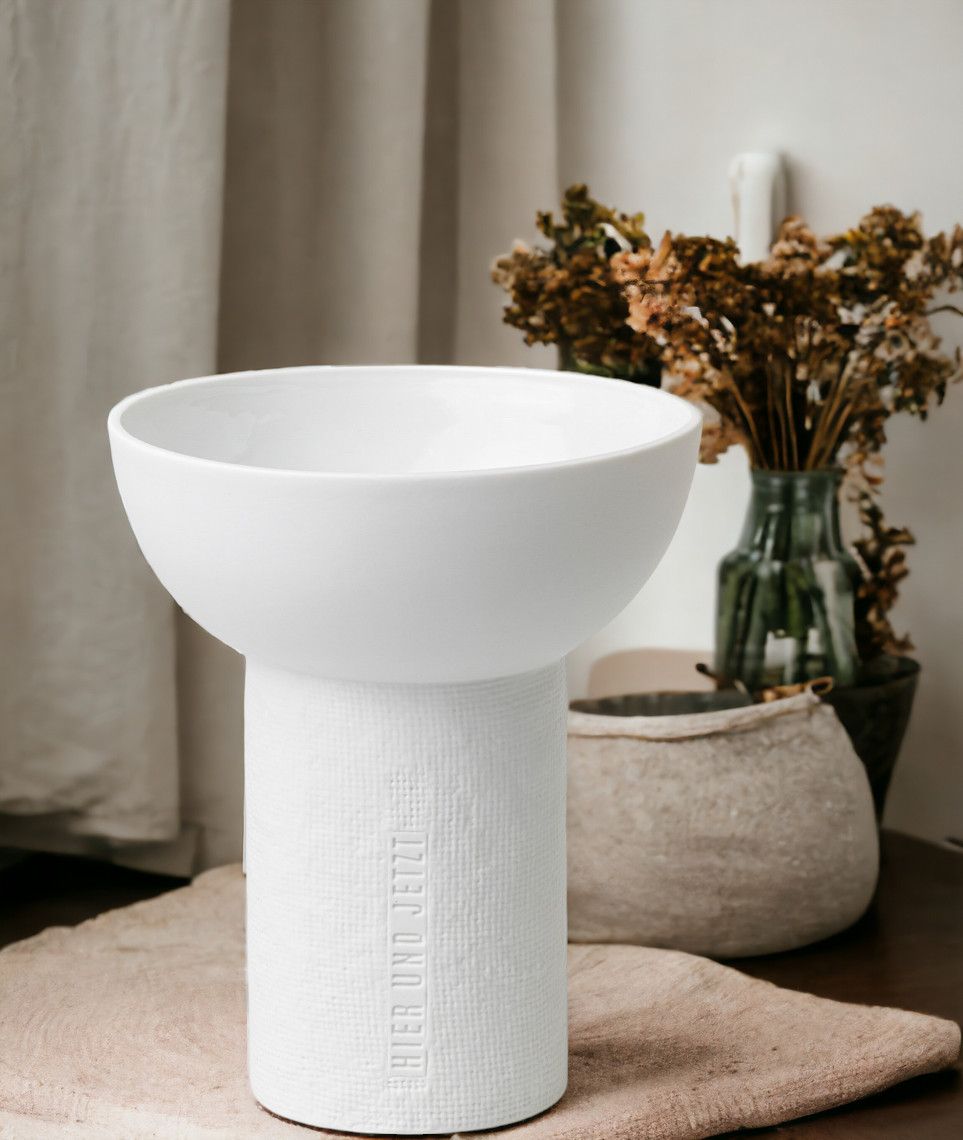 Weiße Formsprache Vase "Hier und Jetzt" von Räder, moderne Blumenvase für stilvolle Dekoration.