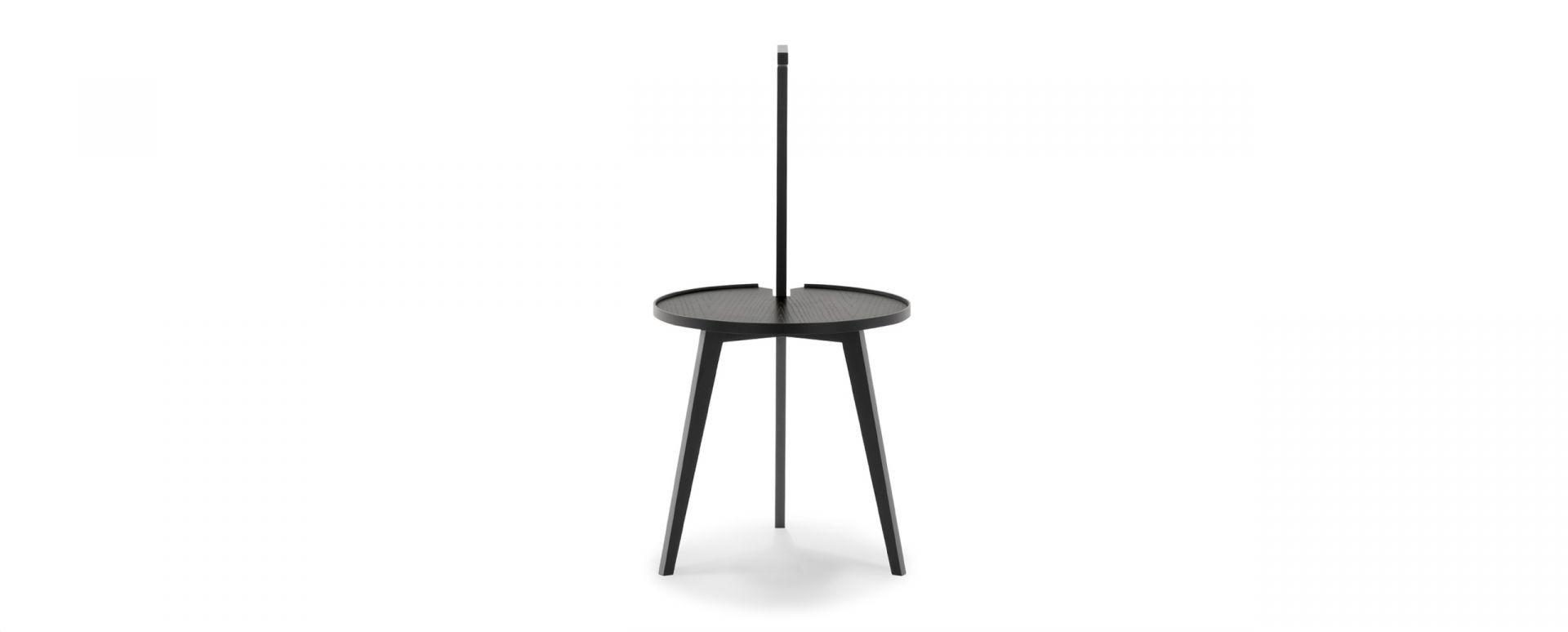 Cicognino Beistelltisch Esche schwarz von Cassina: Runder, schwarzer Holztisch mit drei Beinen und Griff.