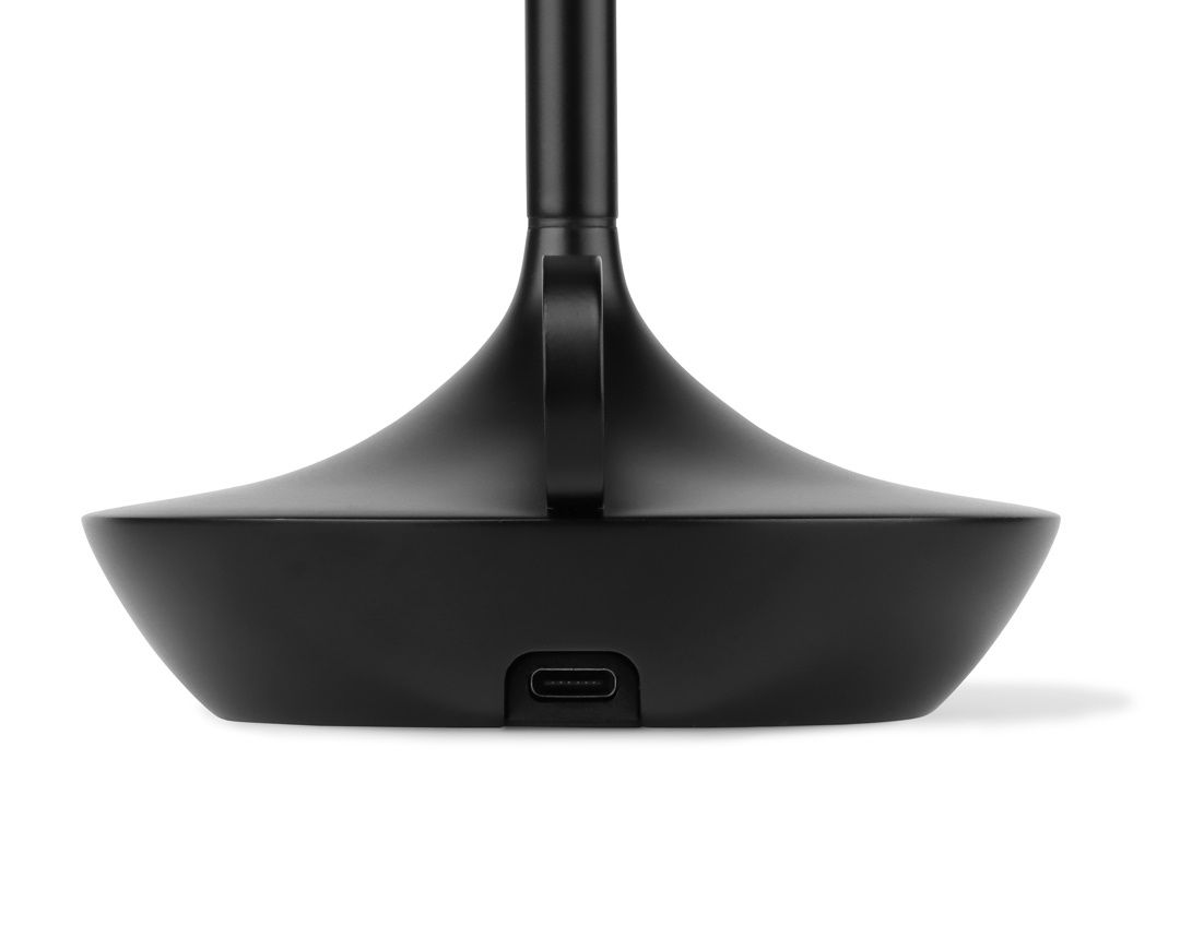 Detailaufnahme der schwarzen Graypants Wick Akkuleuchte mit USB-Anschluss zum Aufladen.