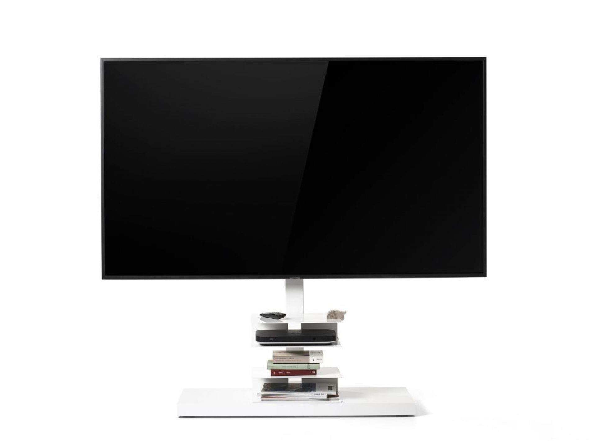 Weißer Ptolomeo TV Ständer von Opinion Ciatti mit Smart TV und Ablageflächen für Bücher.