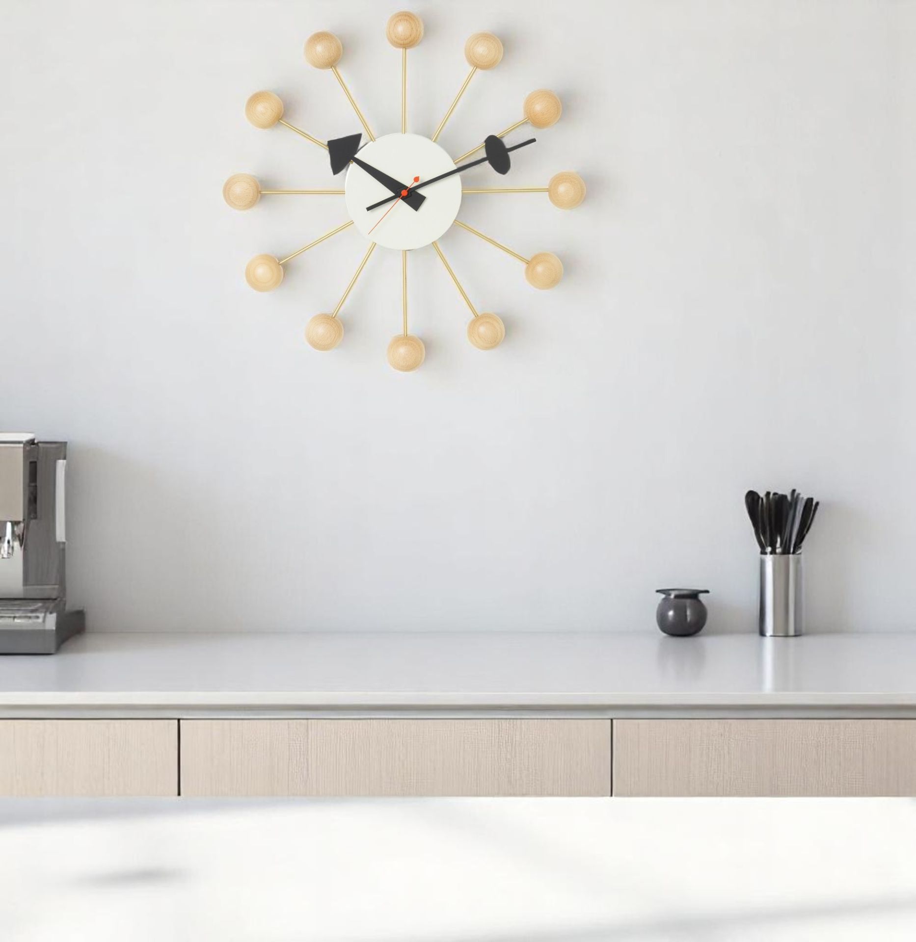 Ball Clock Wanduhr Buche natur Vitra