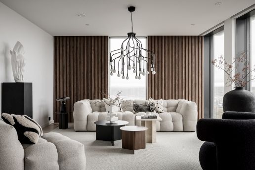 Wohnzimmer mit Normann Copenhagen Dit Coffee Table Beistelltisch in Schwarz und Holz.