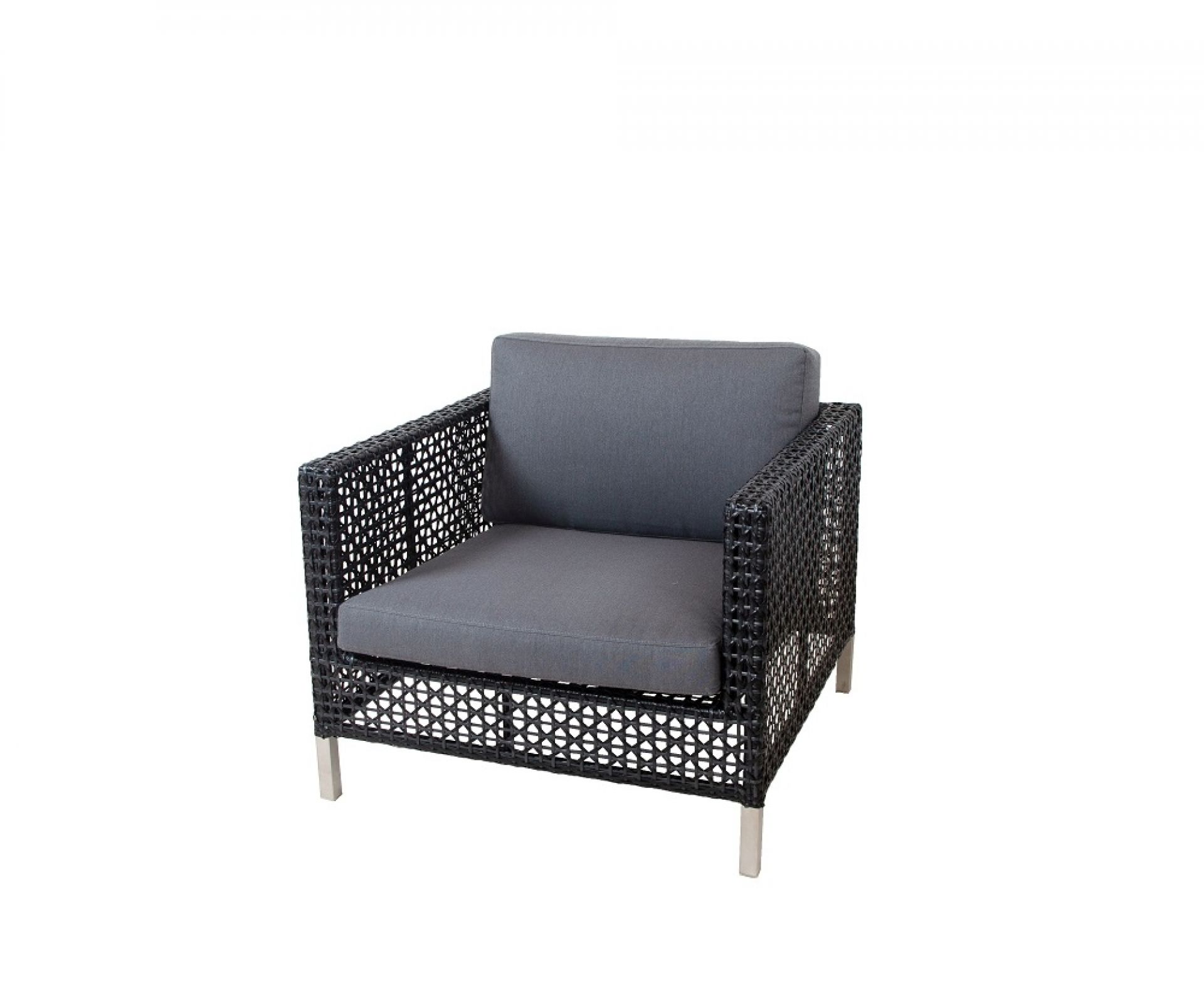 Connect Outdoor Loungesessel von Cane-Line mit grauen Sitzpolstern, Rattan-Optik und silbernen Füßen.