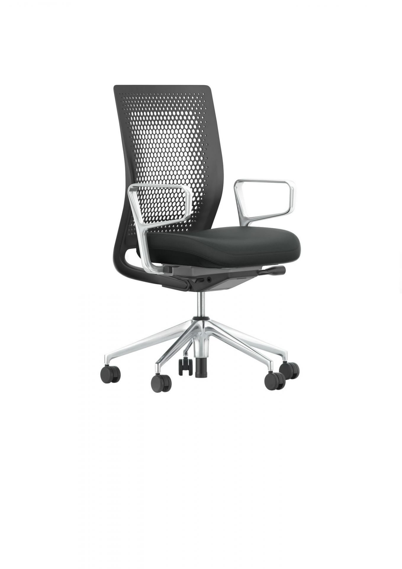 ID Chair - ID Air Bürostuhl von Vitra mit Netzrücken und silbernem Fußkreuz.