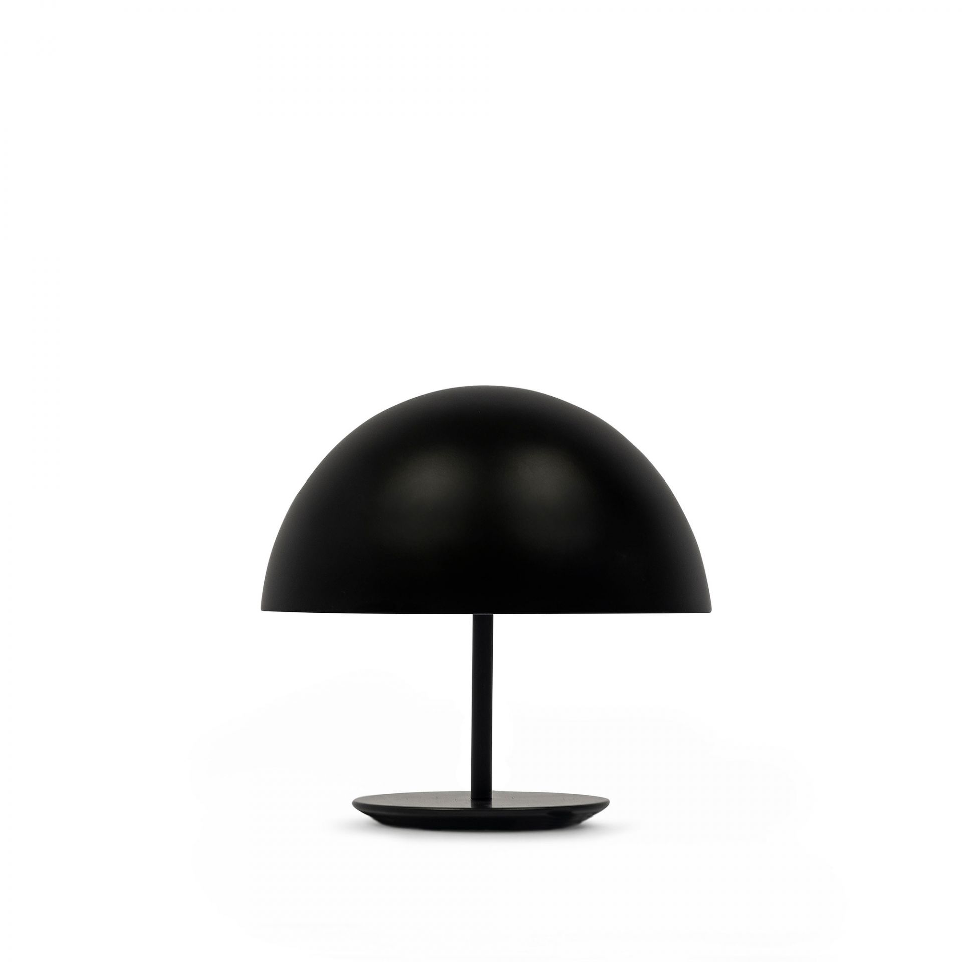 Schwarze Baby Dome Lampe von Mater: Elegante Tischleuchte mit halbruhem Lampenschirm für stimmungsvolle Beleuchtung.