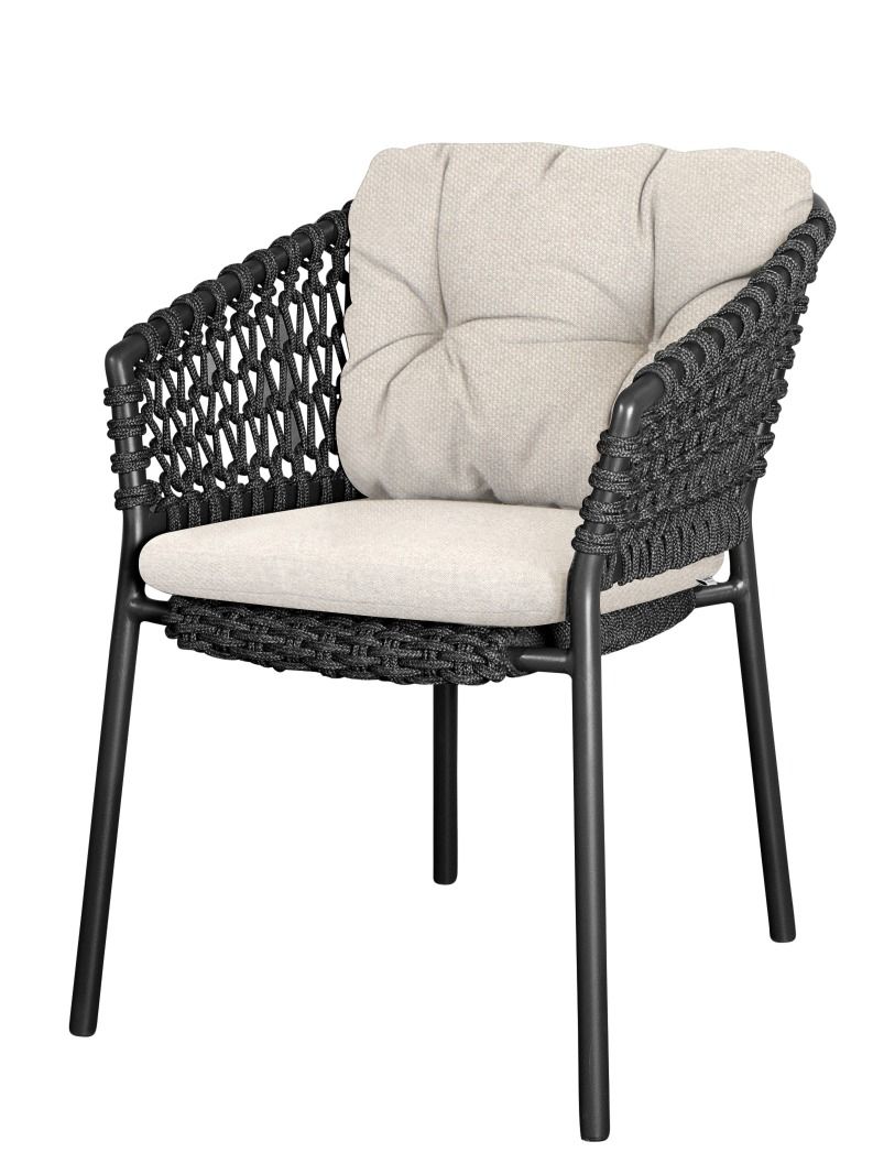 Cane-Line Basket Sessel mit Outdoor Kissensatz in Desert Sand, geflochtene Optik.