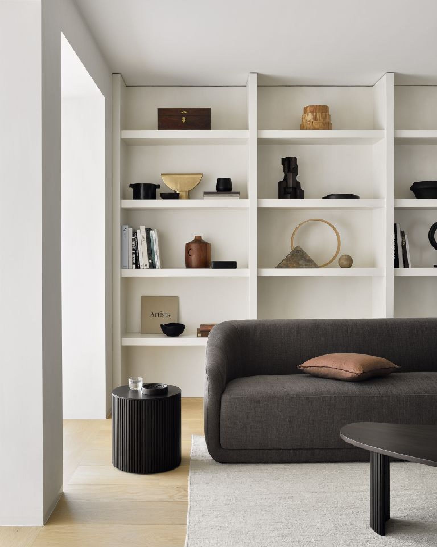 Roller Max Beistelltisch rund dunkelbraun Ethnicraft