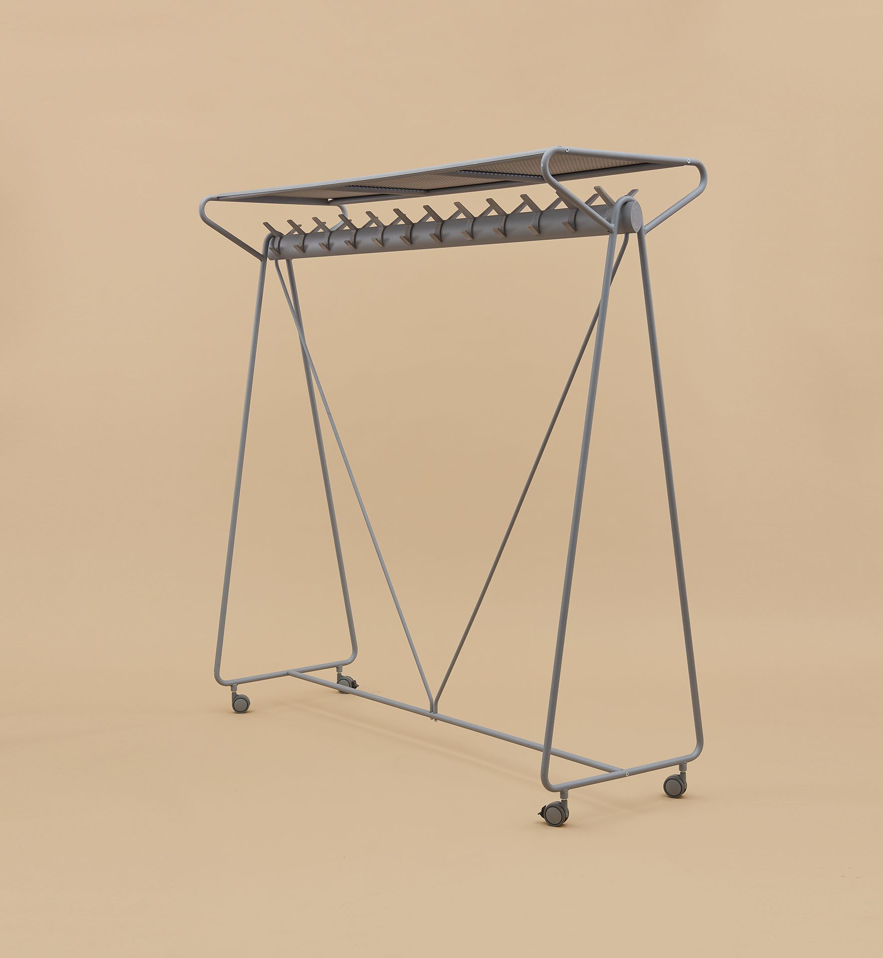 Graue Ellipse Garderobe mit Hutablage und Rollen, ideal für Büro und Empfangsbereich.