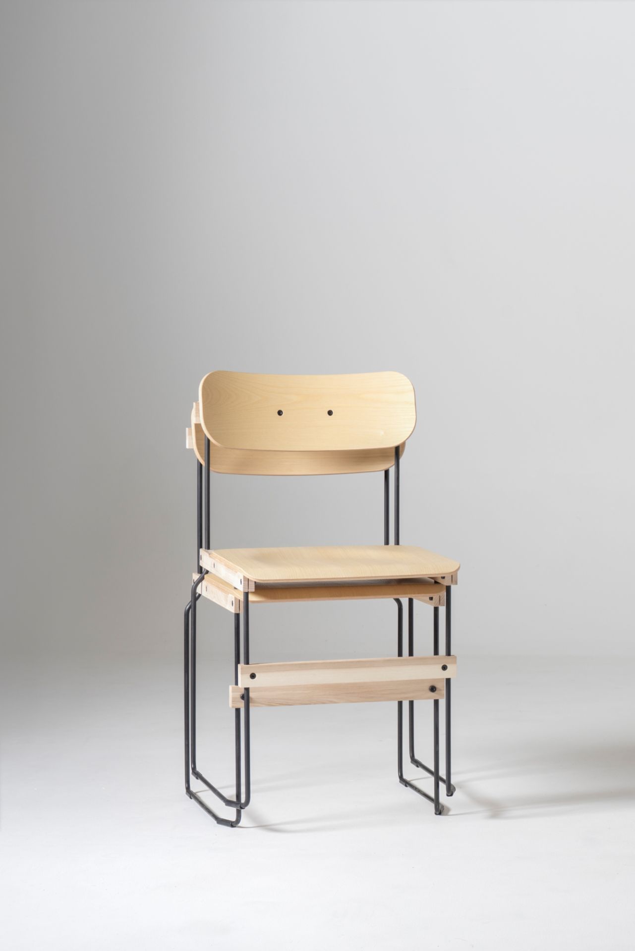 Bruto Stuhl ohne Armlehne Nils Holger Moormann