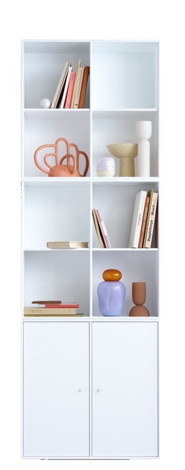 Weißer Hängeschrank mit Fächern und Türen, Teil der Montana Möbel Kollektion.