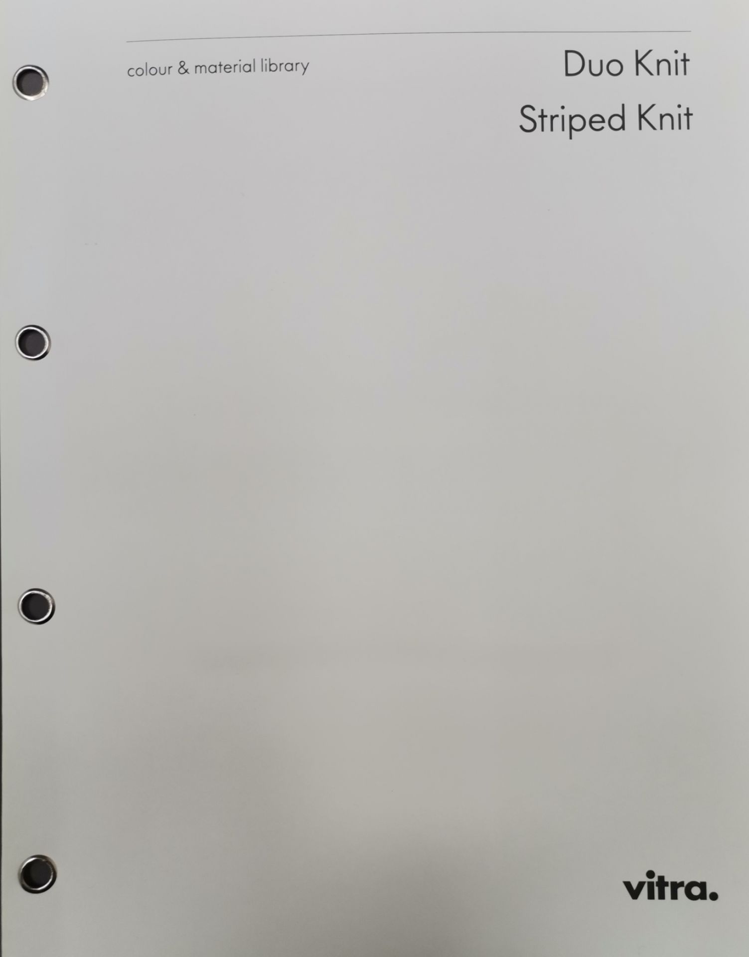 Vitra Stoffmusterkarte Duo Knit und Striped Knit für Möbelstoffe und Polsterbezüge.