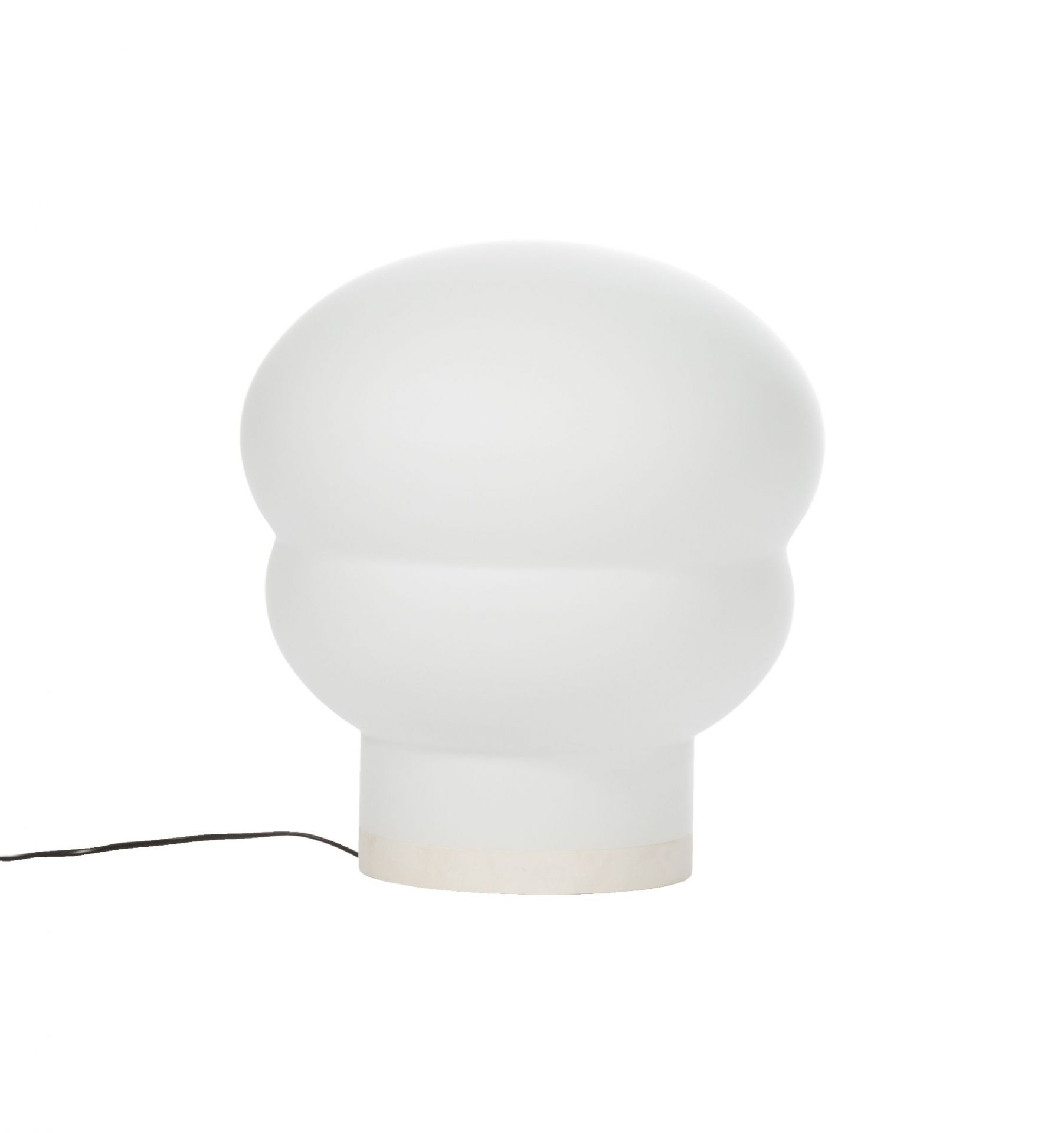 Weiße Kumo Tischleuchte Medium von Pulpo, moderne Designerlampe mit sanftem Licht.