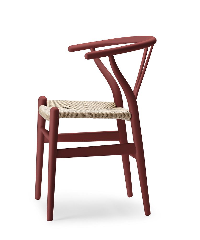 CH24 Wishbone Chair Stuhl in Falu Rot mit heller Sitzfläche aus Papierkordel.