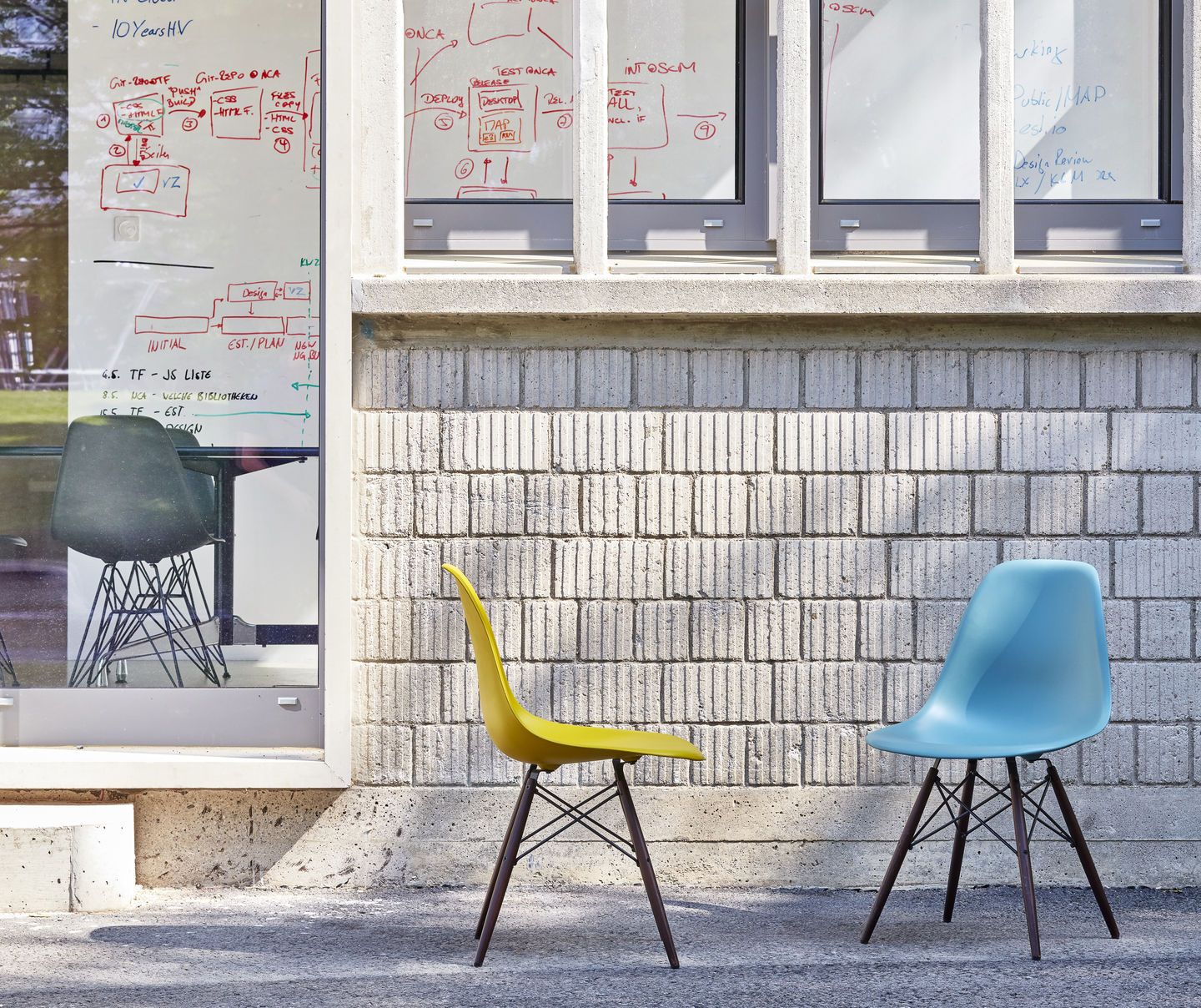 Eames Fiberglass Chair DSW Stuhl Vitra