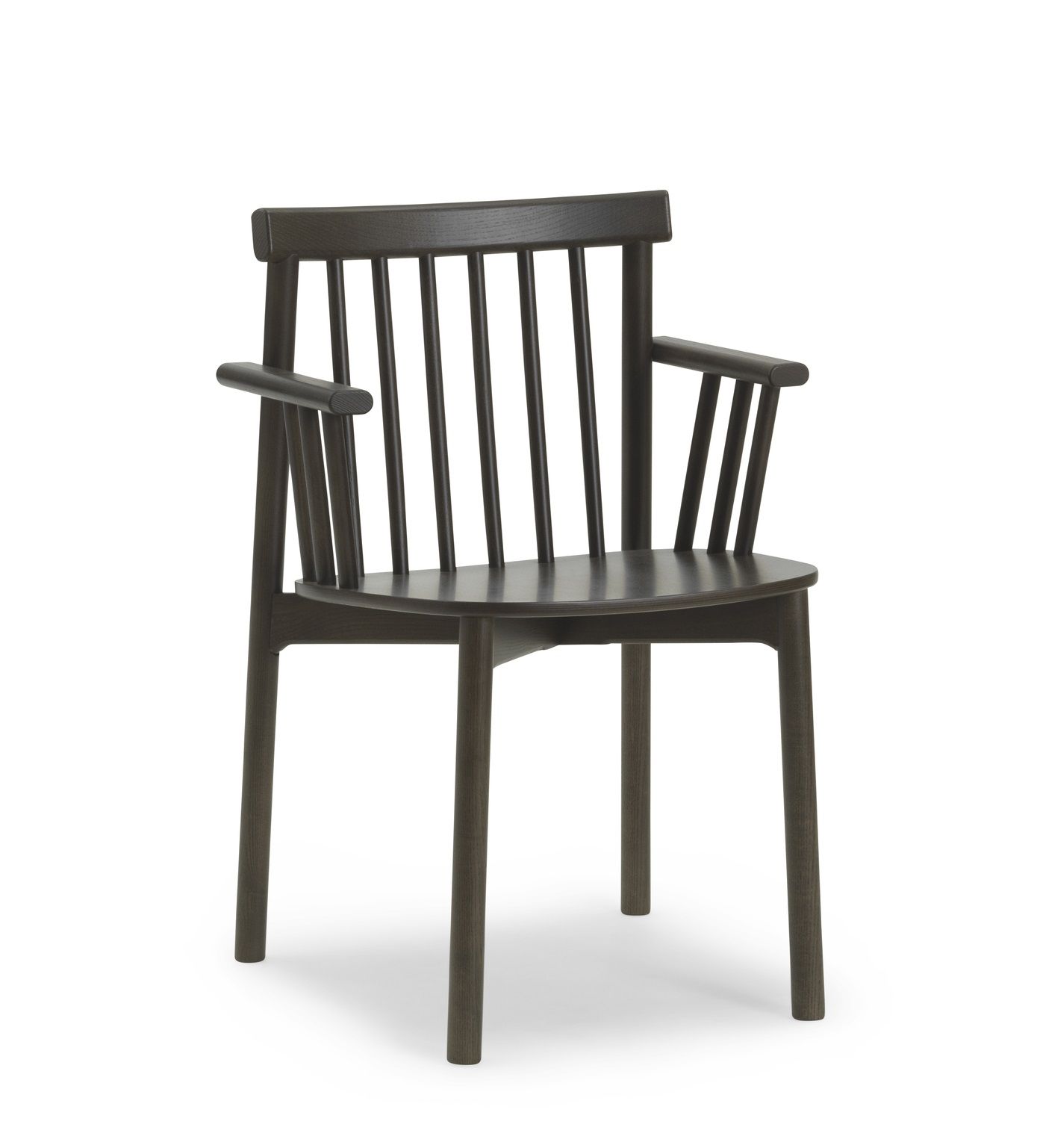 Pind Armchair von Normann Copenhagen: Dunkel gebeizter Holzstuhl mit Armlehnen und vertikalen Streben.