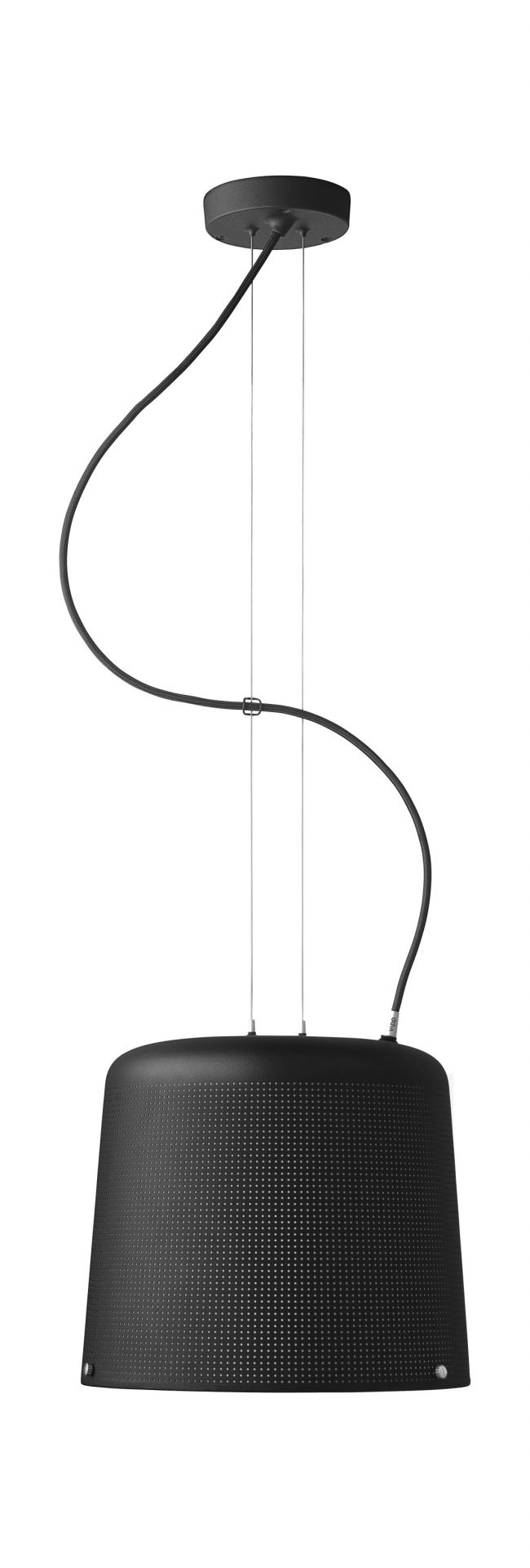 Schwarze Vipp Pendelleuchte mit perforiertem Lampenschirm und geschwungenem Kabel, modernes Design für Wohnraumbeleuchtung.