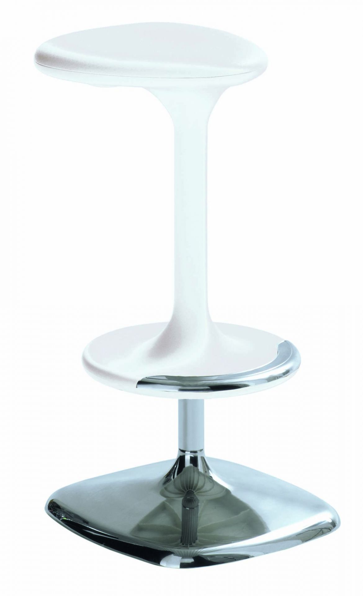 Weißer Kant Barhocker von Casamania Horm für den Außenbereich mit verchromtem Fuß.