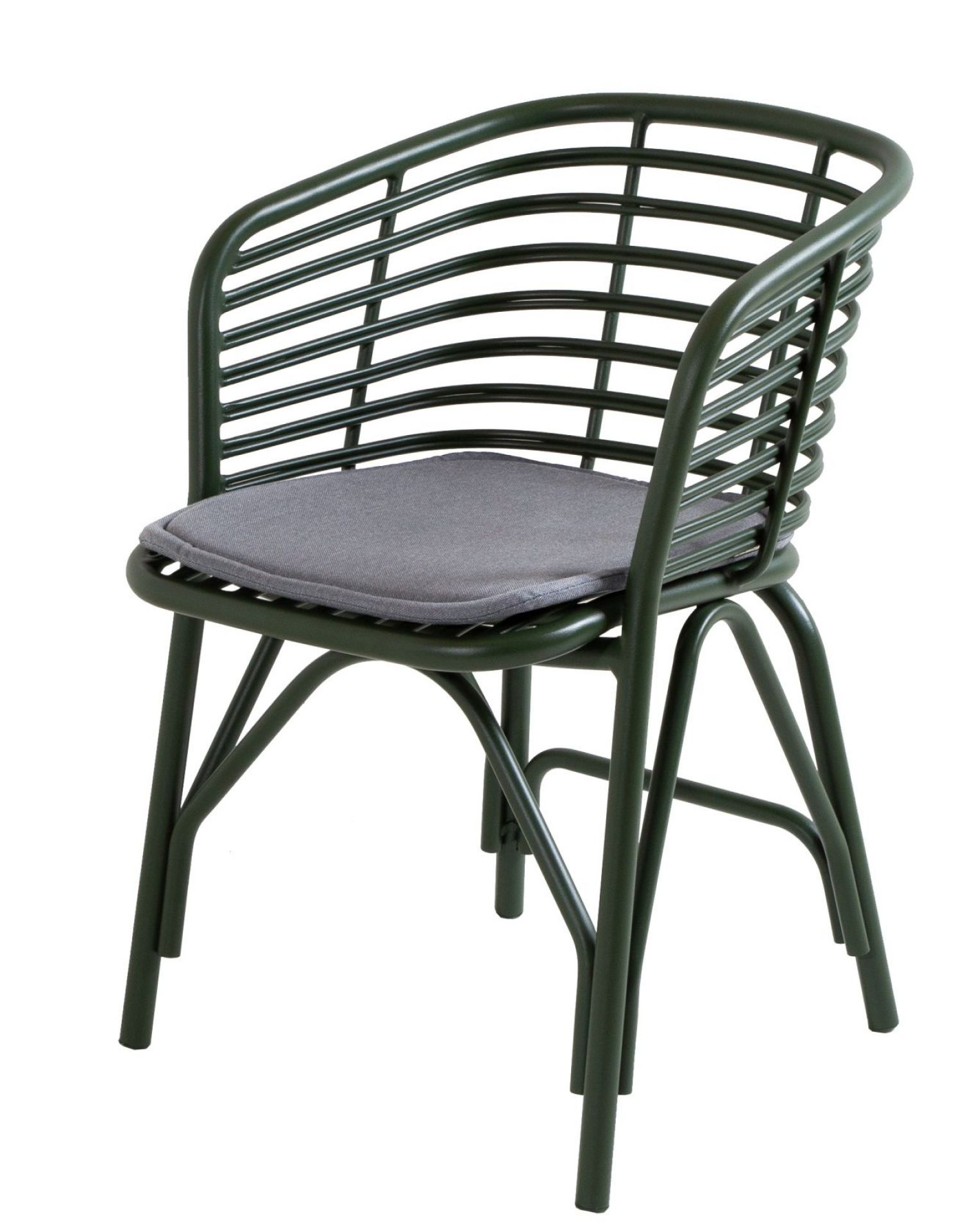 Graues Cane-Line Sitzkissen auf einem grünen Outdoor Sessel. Bequemes Kissen für Gartenmöbel.