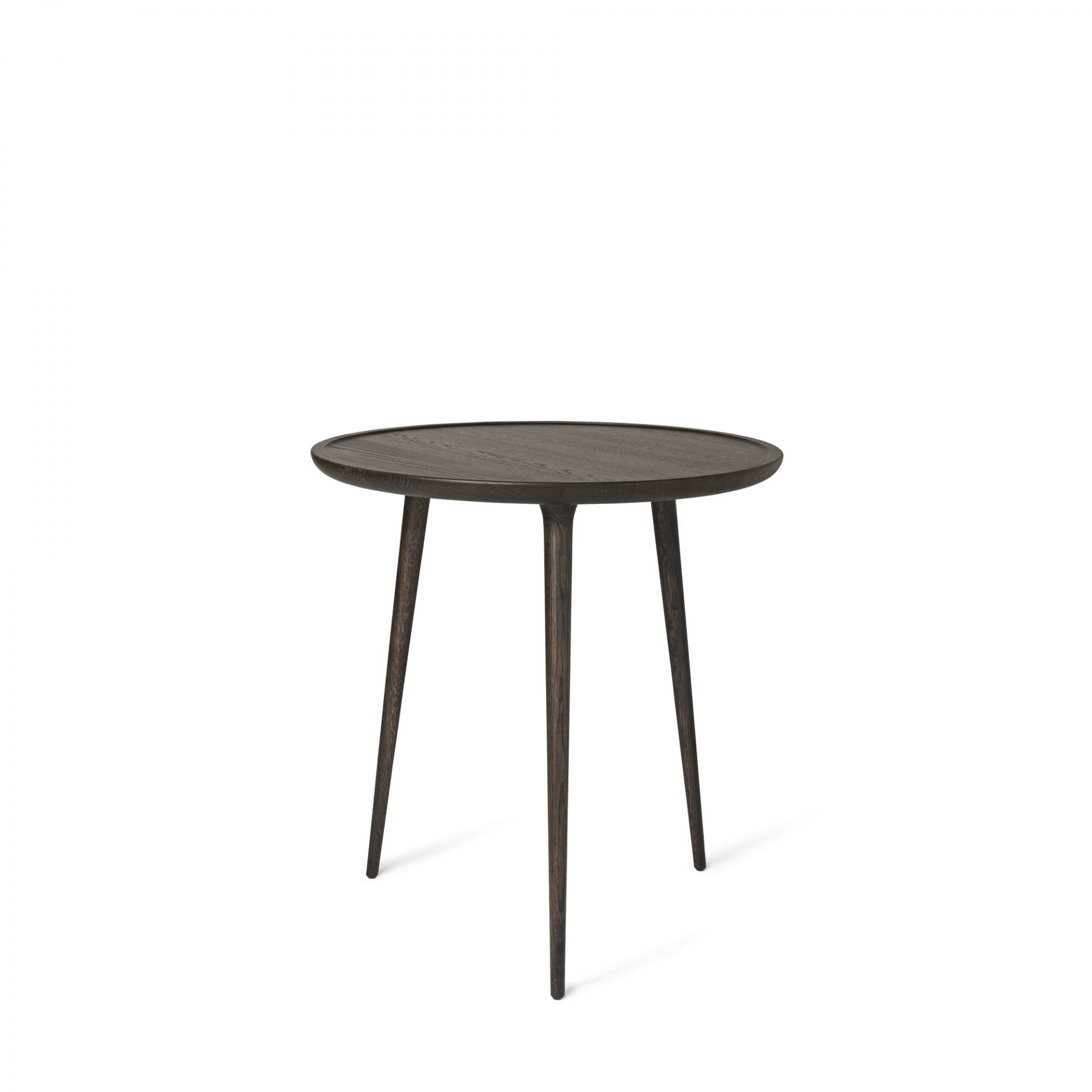 Accent Cafe Table: Runder Beistelltisch aus dunklem Eichenholz mit drei Beinen.