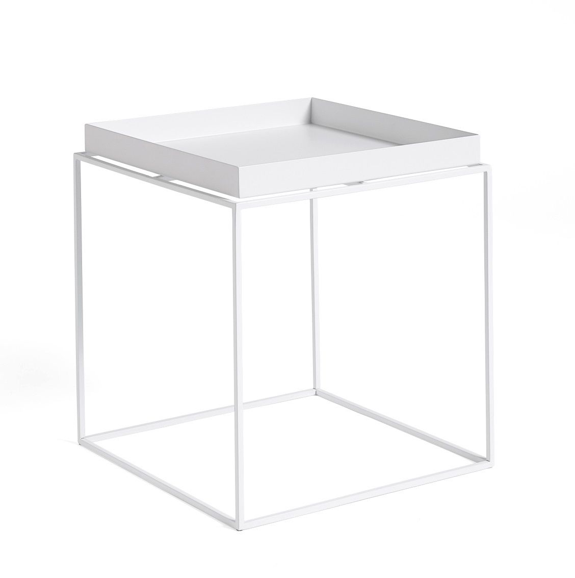 Weißer Tray Table M Beistelltisch von Hay mit quadratischer Tischplatte und minimalistischem Metallgestell.