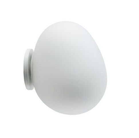 Weiße Gregg Wandleuchte von Foscarini, modernes Design, indirekte Beleuchtung für Wohnräume und Schlafzimmer.