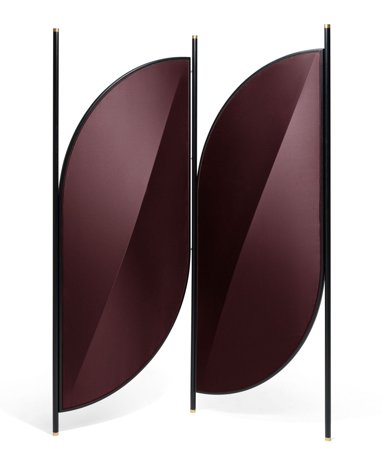 Feng Paravent von Wiener GTV Design: Zweiteiliger Raumteiler mit bordeauxroten, blattförmigen Flächen und schwarzem Rahmen.