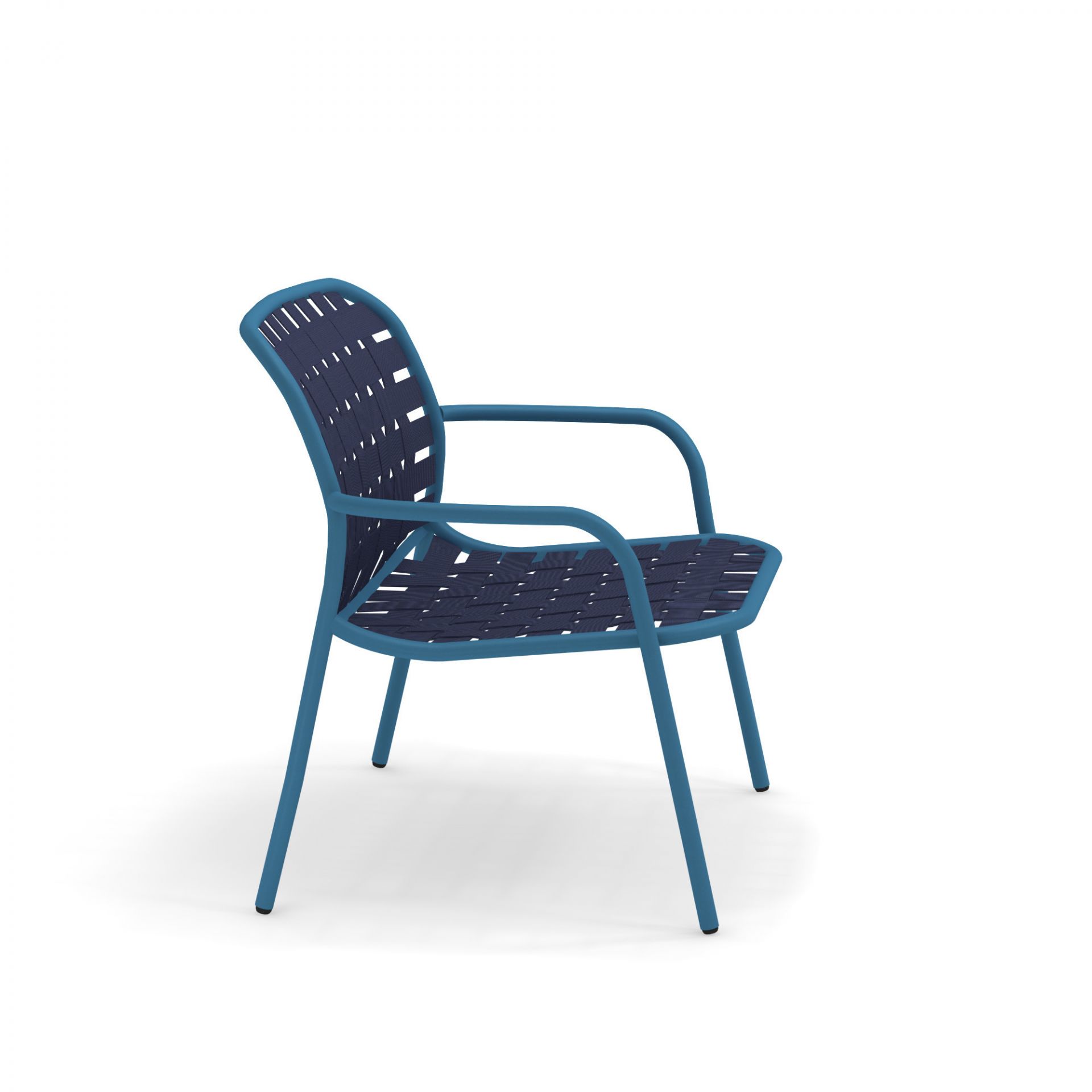 Yard Lounge Chair Sessel von Emu, blauer Outdoor Sessel mit Armlehne und geflochtener Sitzfläche.