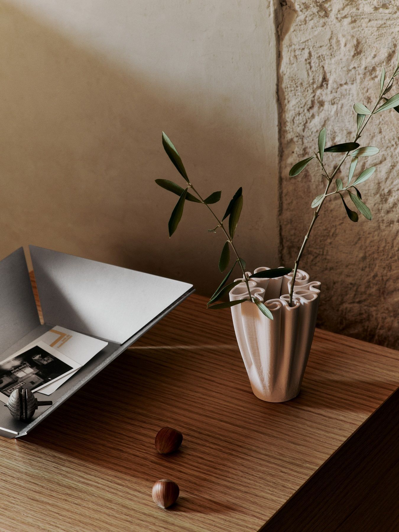 Dedali Vase Medium Off-white Ferm Living 