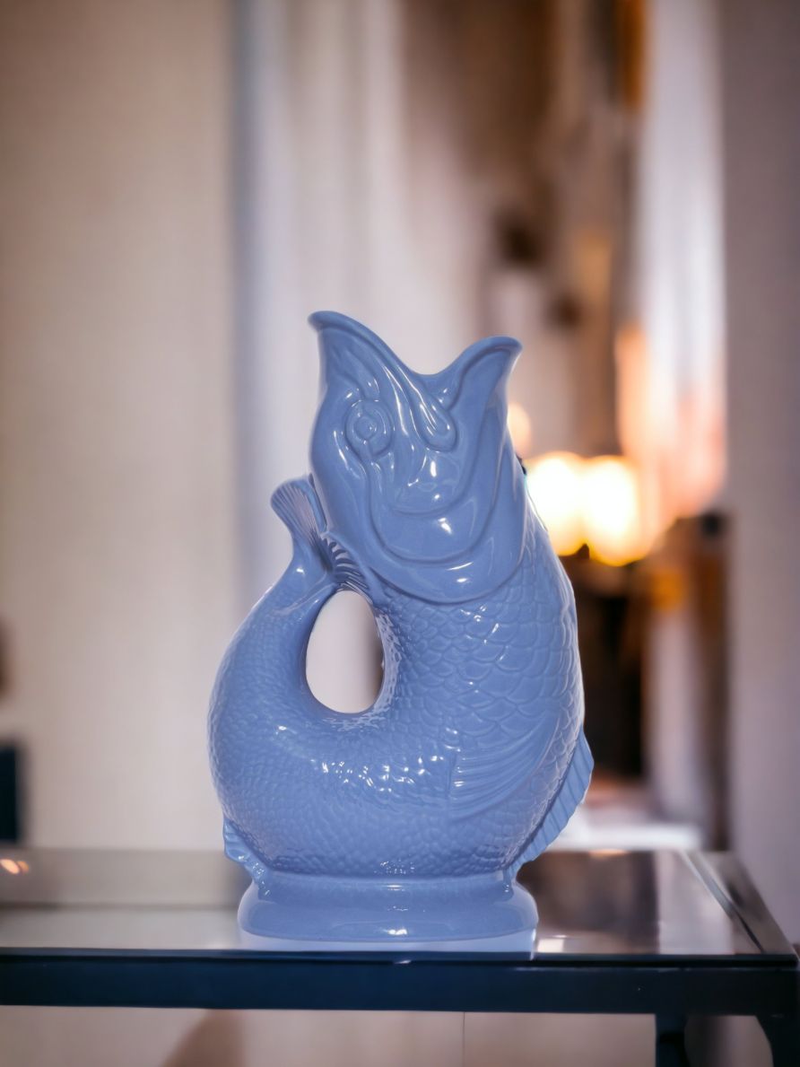 Gluckigluck Fischkaraffe XL in Sea Blue, Keramik Wasserkaraffe oder Blumenvase in Fischform.