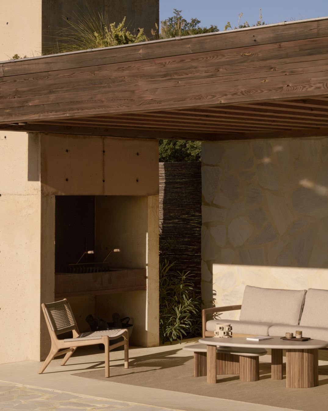 Boomerang Outdoor Couchtisch Beton/Teak Ethnicraft