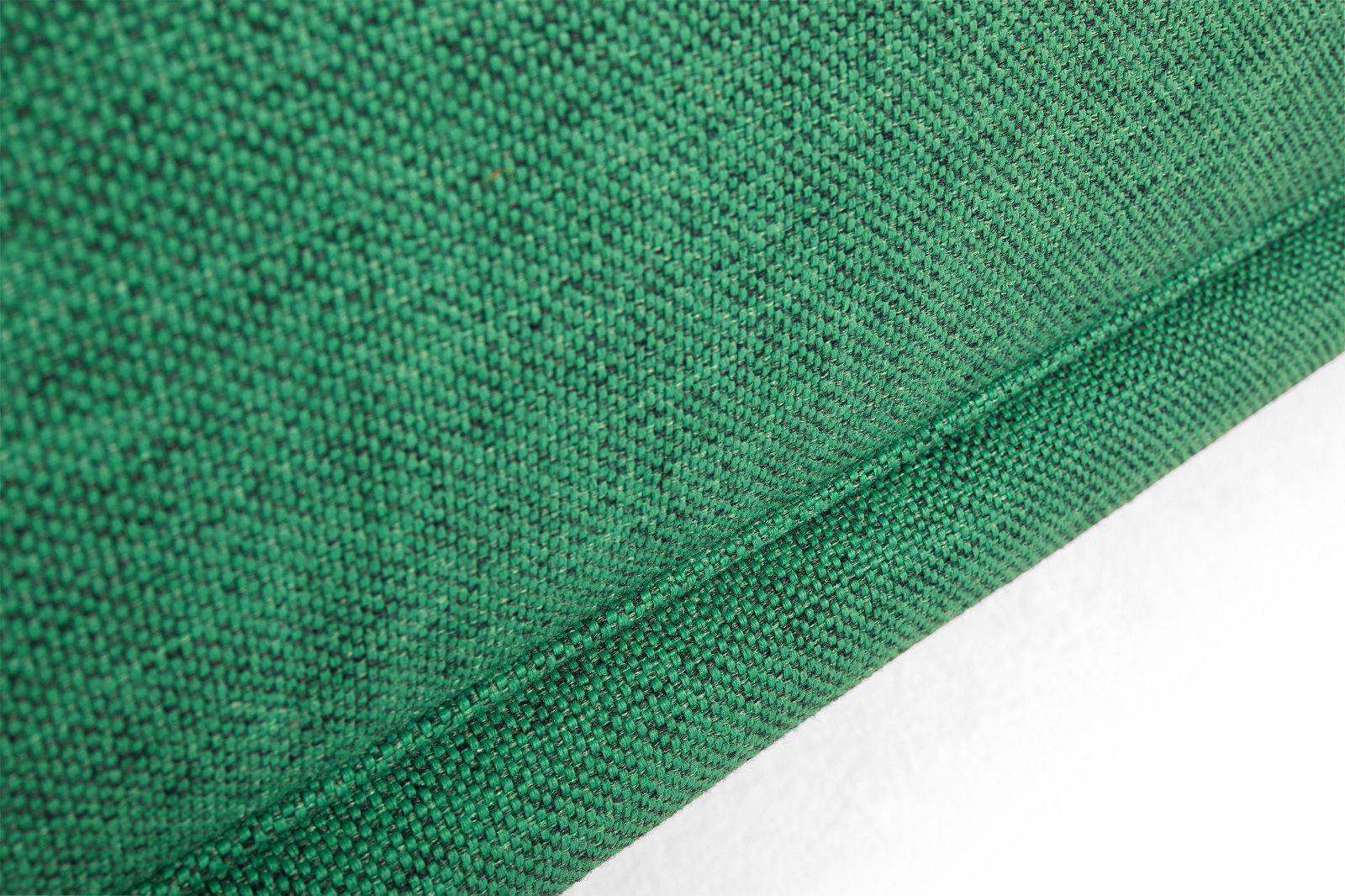 Detailaufnahme des grünen Stoffbezugs vom Hay Silhouette Sofa, ein modernes 2-Sitzer Sofa.