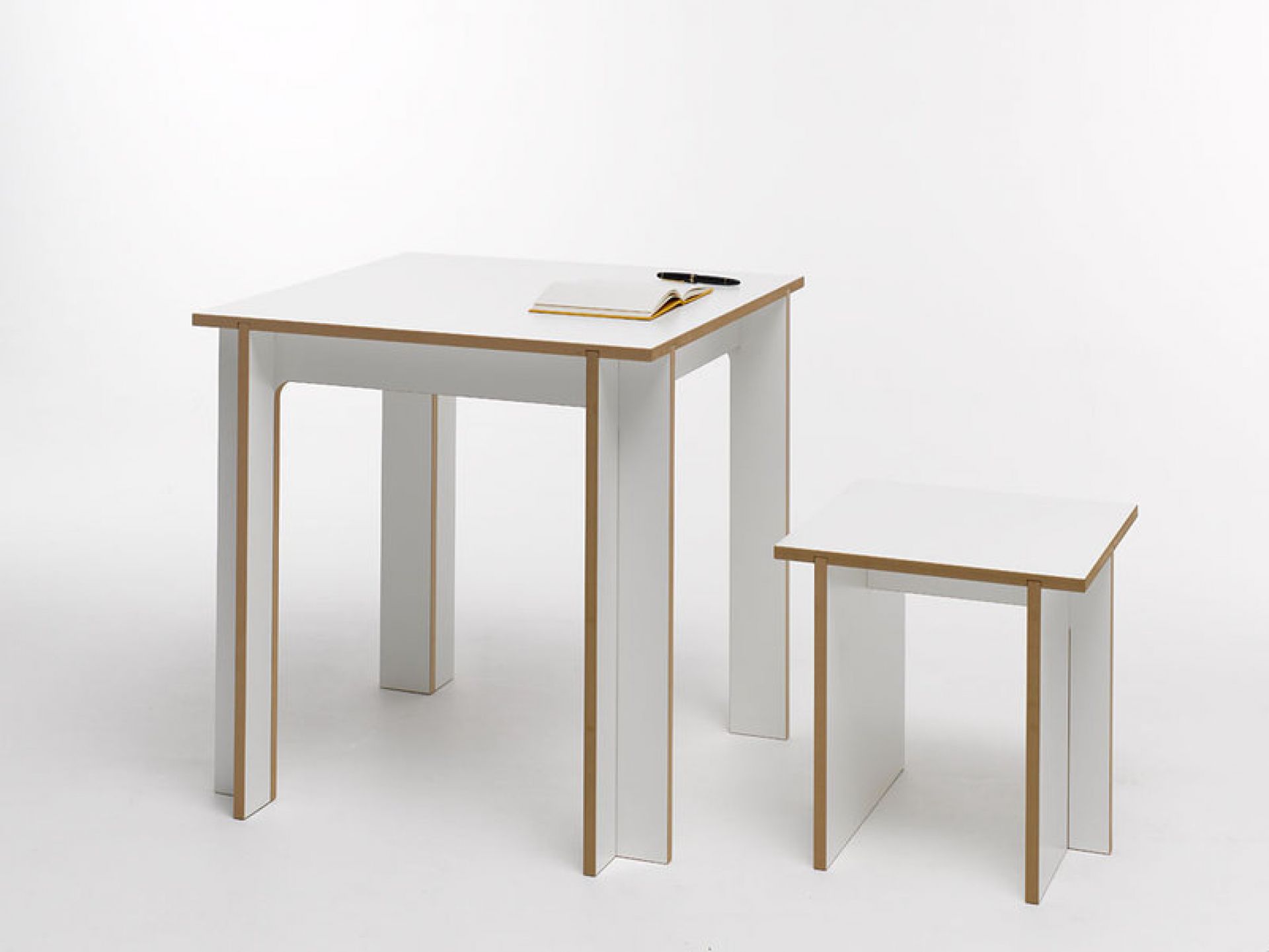 Tischgruppe Hocker Tojo