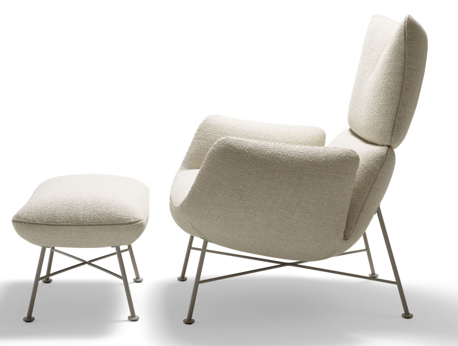 Jalis Lounge Hocker mit 4-Fuß Drahtgestell, beige Stoffbezug. Moderner Hocker für Wohnzimmer und Lounge.