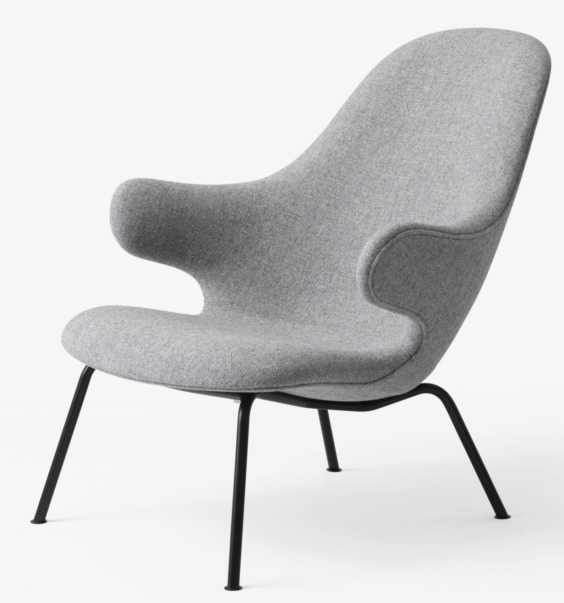 Grauer Catch Lounge Sessel von AndTradition mit schwarzen Beinen, moderner Design Sessel.