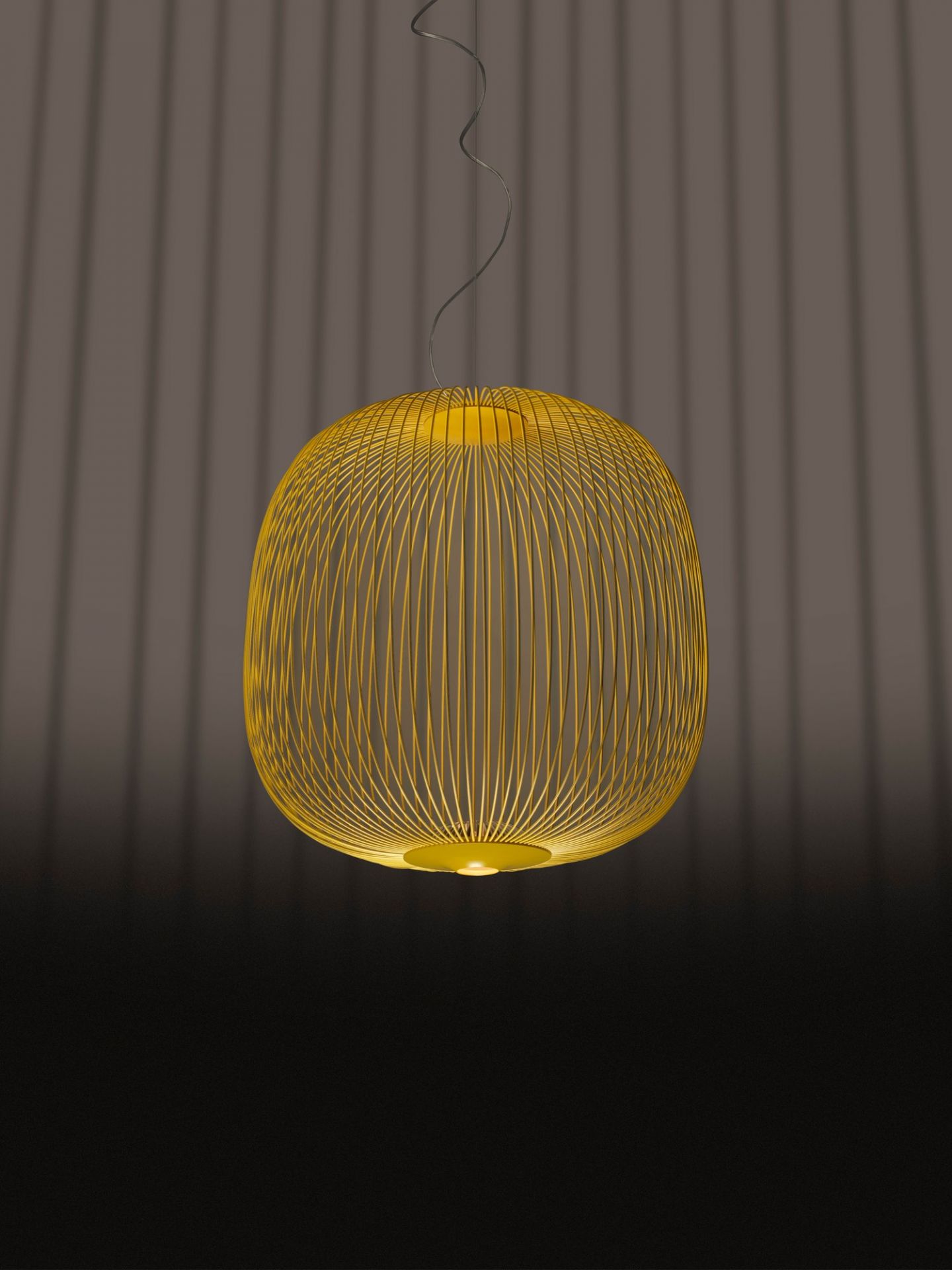 Nahaufnahme der Foscarini Spokes 2 LED Pendelleuchte in Kupfer mit filigranem Design.