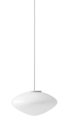 Mist AP15 Pendelleuchte von AndTradition: Moderne Hängelampe aus Opalglas, weißes Kabel.