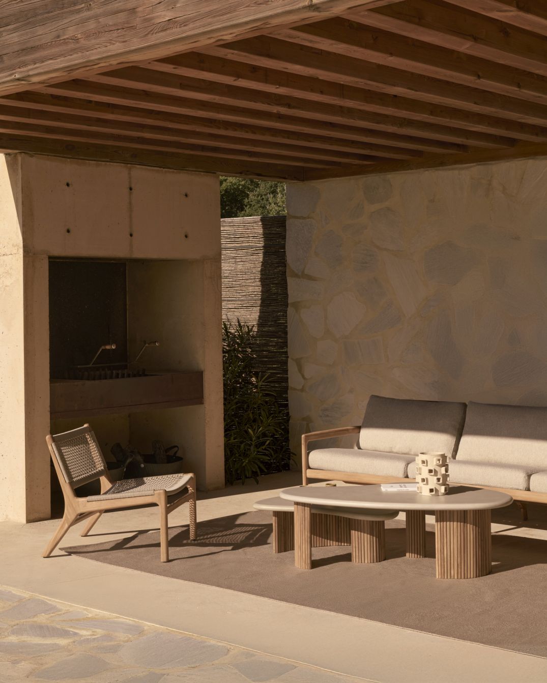 Boomerang Outdoor Couchtisch Beton/Teak Ethnicraft