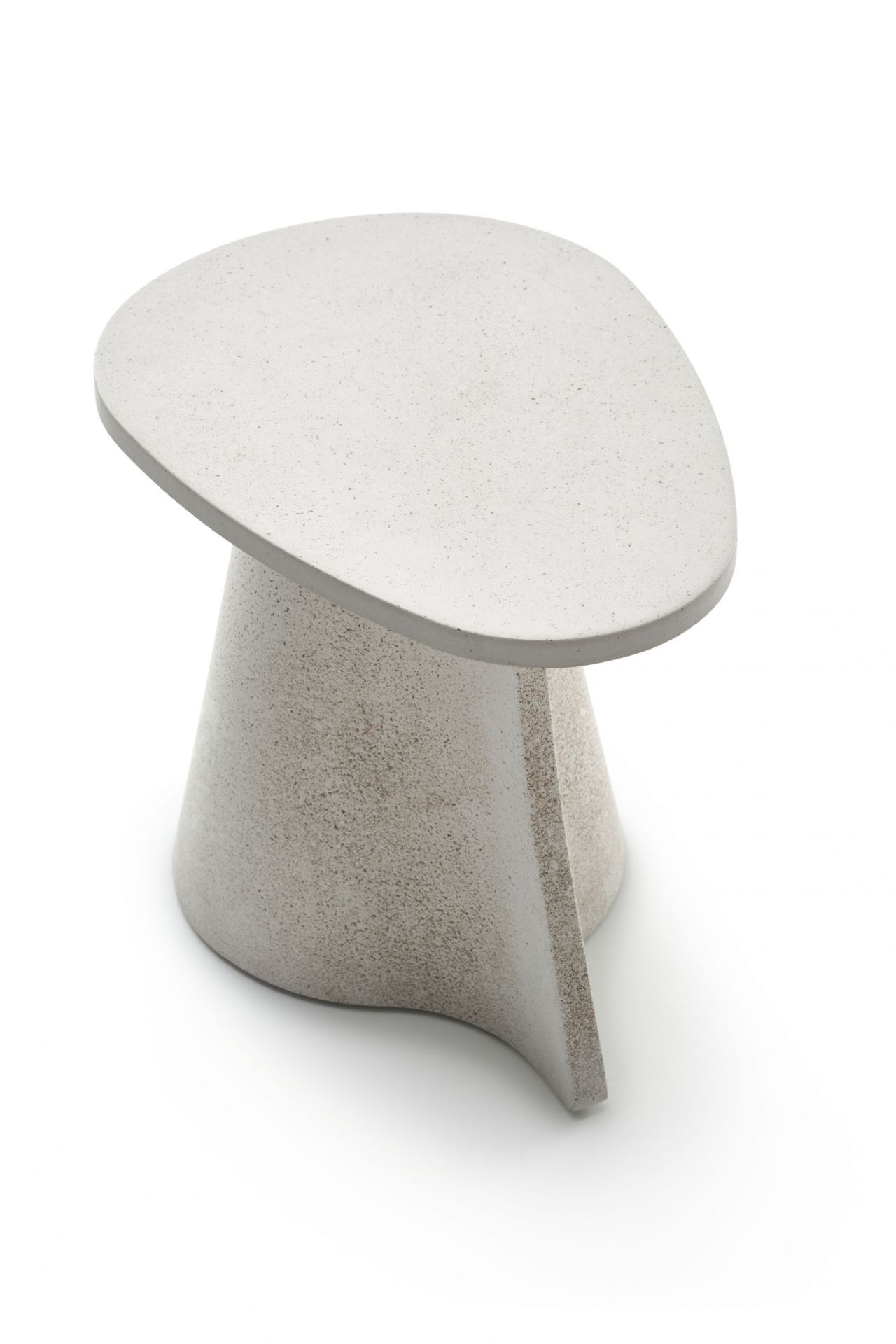 Fossil Beistelltisch von MDF Italia, moderner Design Tisch in Grau, für Wohnzimmer.