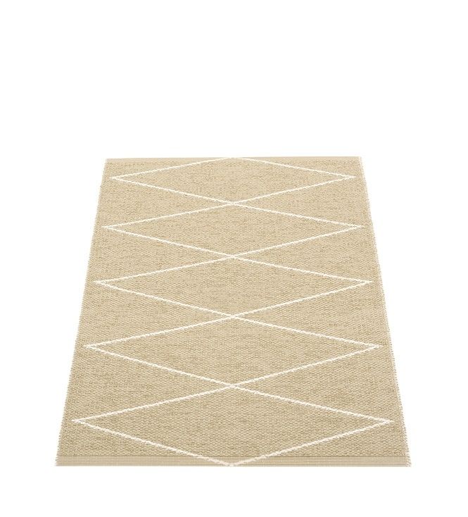 Max Kunststoffteppich 70x100 cm in Sand mit weißem Rautenmuster, ideal für Innen- und Außenbereich.