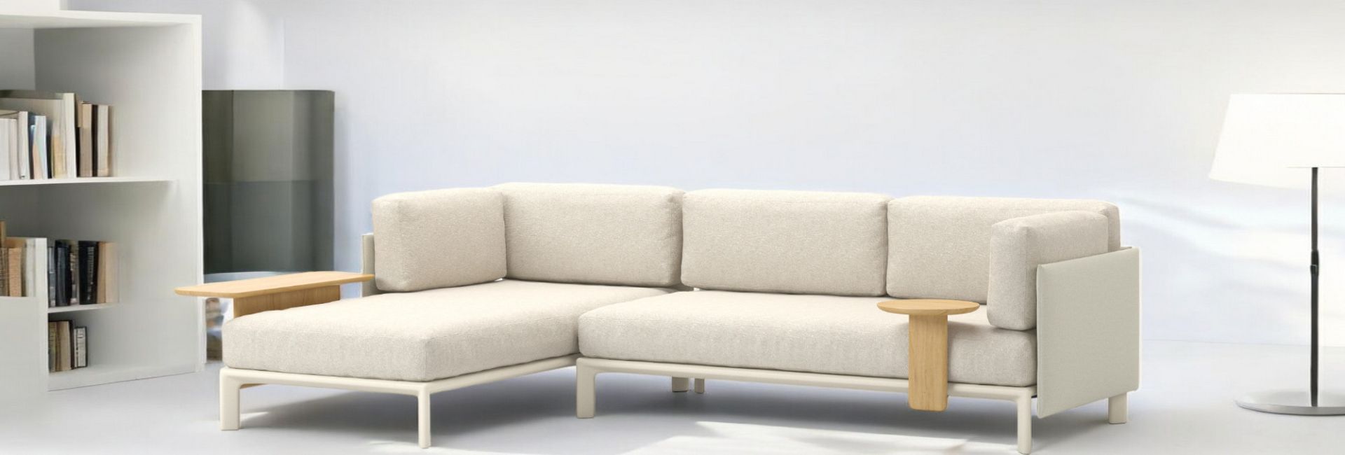 Beige Anagram Chaise Longue Sofa von Vitra mit Holzablagen, modernes Ecksofa für Wohnzimmer.