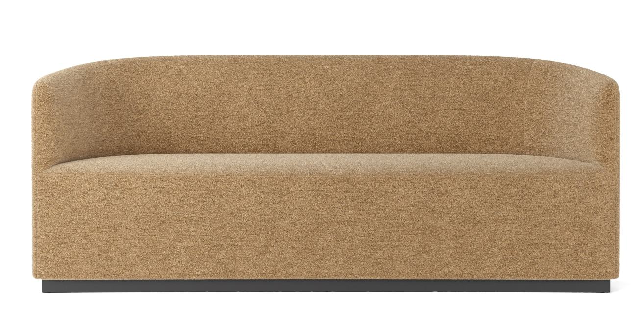 Frontansicht des Tearoom Sofas in Arktis Beige, ein modernes, minimalistisches Design für stilvolle Wohnräume.