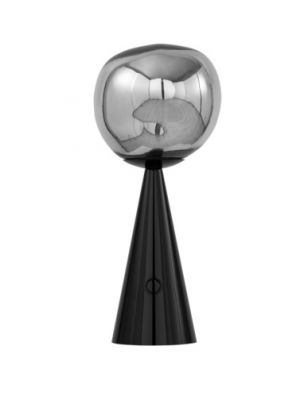 Schwarze Melt Portable LED Tischleuchte von Tom Dixon mit silberfarbenem, verzerrtem Lampenschirm.